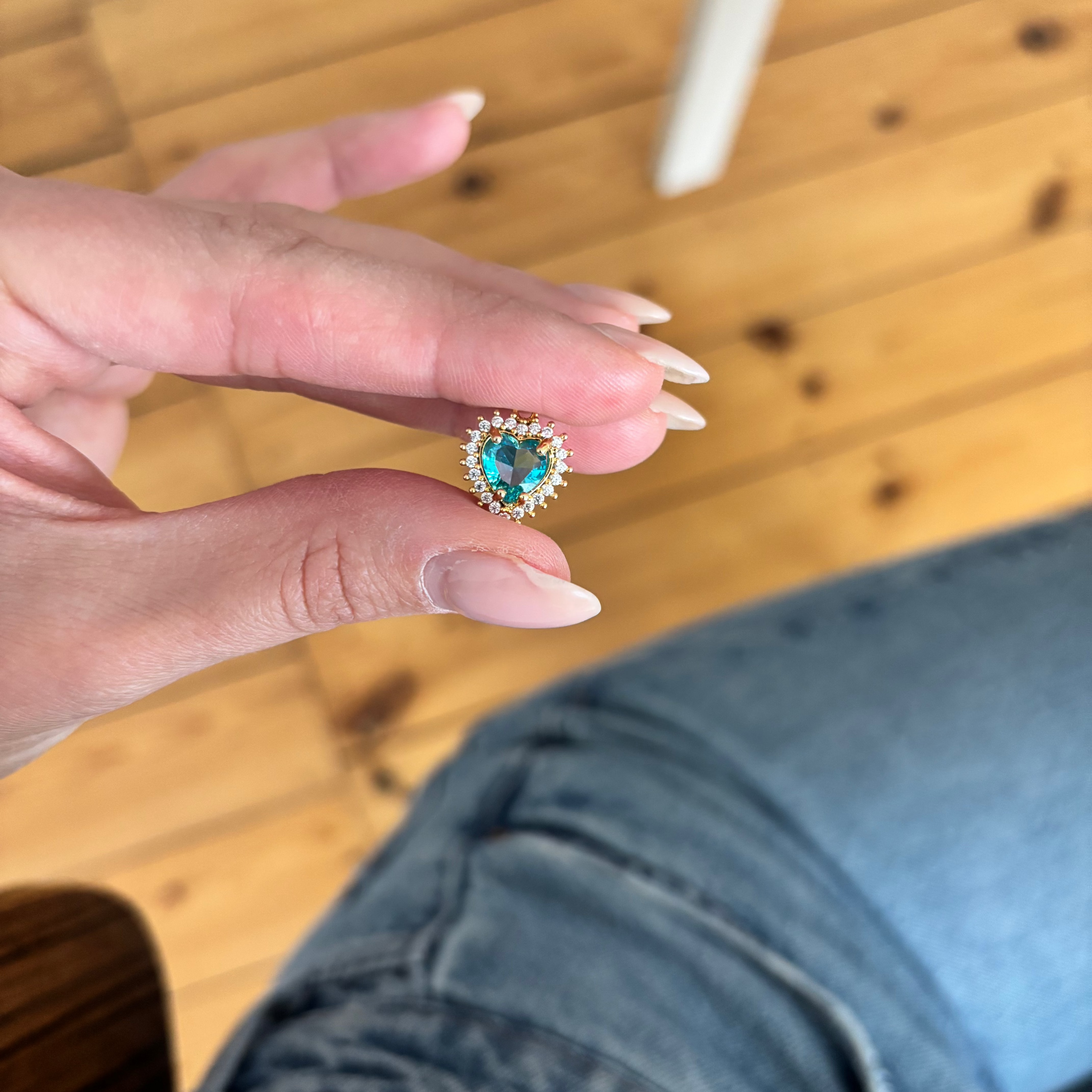 turquoise heart (charm)