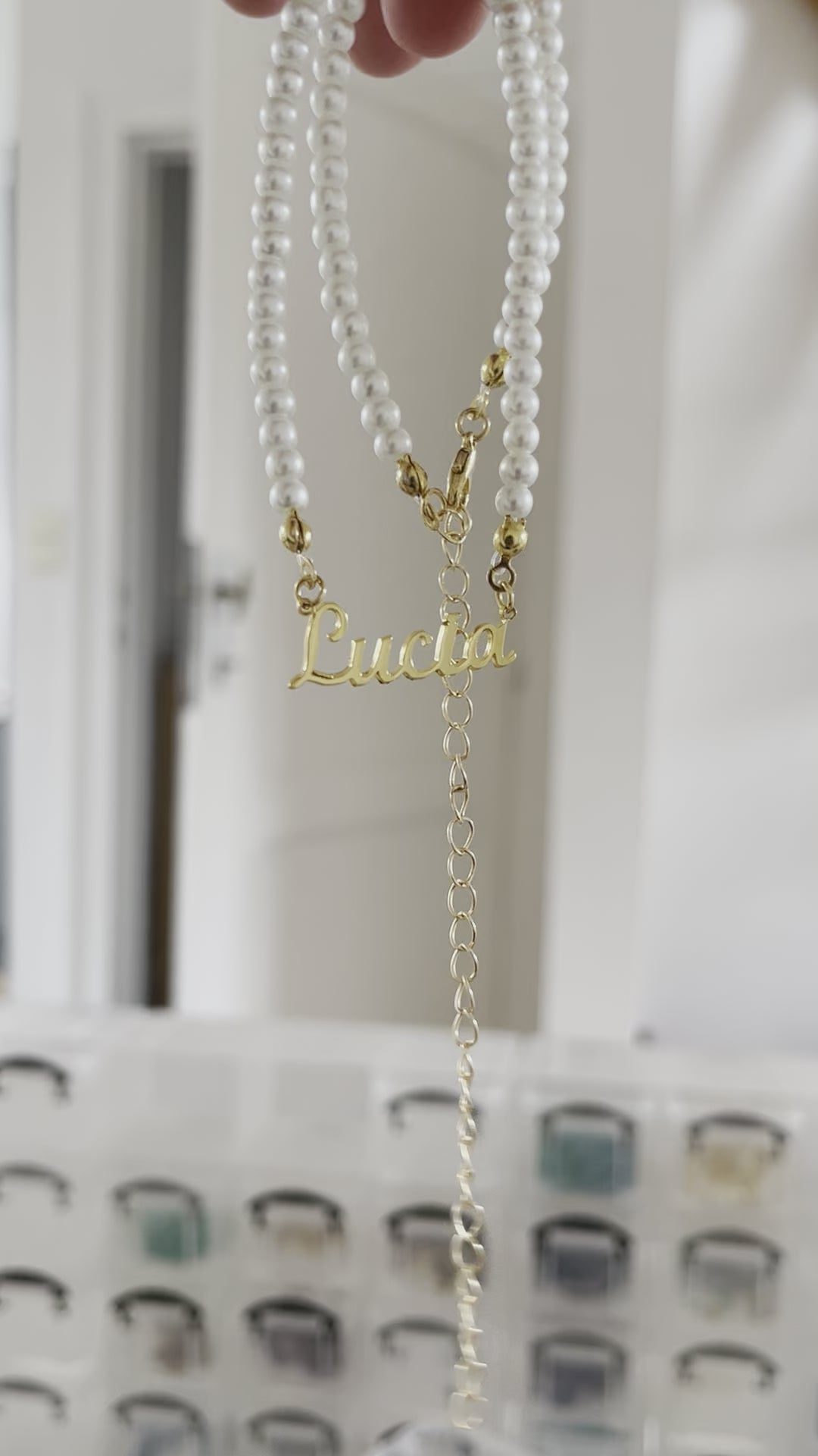 one word small (collier)